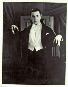 3 RARES images sue le thème "DRACULA" - vintages x 3 - Bela LUGOSI - P.CUSHING - Picture 1 of 9