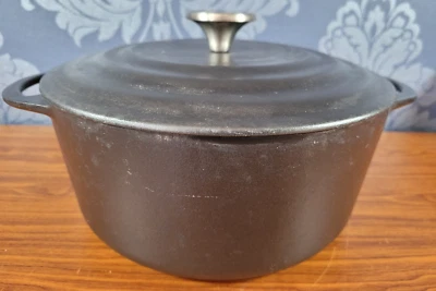 Vivo Villeroy & Boch Group 24 Black Cast Iron Pan & Lid - Image 1 of 4