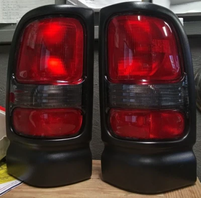 Nuevo juego de pares de luces traseras con bisel negro texturizado para camioneta Dodge Ram 94-02 Foto 1 de 2