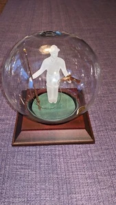 Mayflower Glas Winkelfigur auf Holzständer - Bild 1 von 6