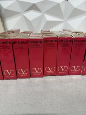 VERY VALENTINO LIGHT LASTING PERFECTING FOUNDATION 100% AUTHETIC PICK SHADE - Image 1 of 4