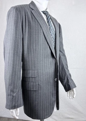 Traje Chaqueta Isaia Gris Rayas Lana Virgen 66IT 56US Largo Usado en Excelente Condición Foto 1 de 4