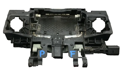 04-10 Soporte manija puerta delantera derecha pasajero Audi A8 Quattro OEM 4E1837885 Foto 1 de 4