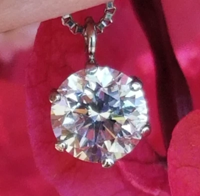 Super Sparkling Vintage Natural Diamond Solitaire Platinum pendant/chain - Image 1 of 4