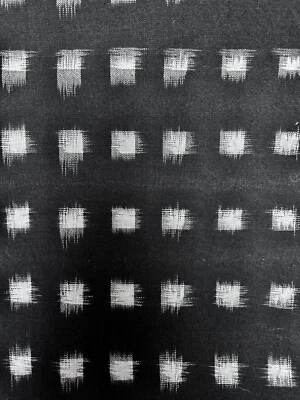 ikat negro con cuadrados blancos 100% algodón 1 yarda por yarda Foto 1 de 4