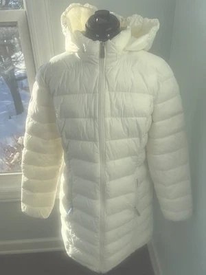 Chaqueta acolchada Calvin Klein grande blanca larga empaquetable tecnología de calor Foto 1 de 4