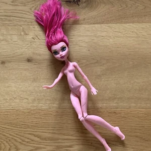 Monster High Doll Gigi Grant 2008 Mattel (no Clothing) Pink Hair - Picture 1 of 17