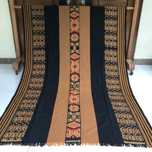 Hand Woven Blanket Belu NTT Motif Ethnic Indonesian Culture - Grinsing - Picture 1 of 3