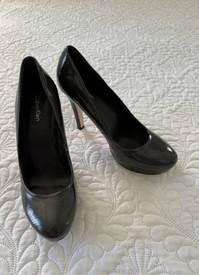 CALVIN KLEIN Kendall Patent Black  Round Toe Platform 7 1/2  FLAKING INSIDE - Image 1 of 4