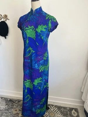 Vestido maxi havaiano vintage Mr. Ds psicodélico roxo e azul - Imagem 1 de 4