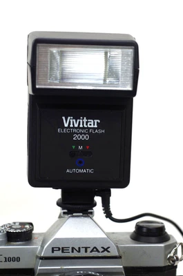 Vivitar 2000 Bounce Head Electronic Flash w/Sync Cord SLR DSLR Mint- Free Ship - Image 1 of 4