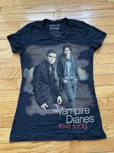 The Vampire Diaries S10 Tshirt Love Sucks Stefan Damon Size M Black Y2K - Picture 1 of 5