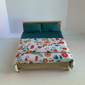 1:12 Scale Dollhouse Bedding Set Pillows Reversible Bedspread Birds & Flowers - Picture 1 of 8