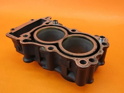 2015 - 2018 Yamaha Yzf R3 Oem Engine Motor Cylinder - Image 1 of 4