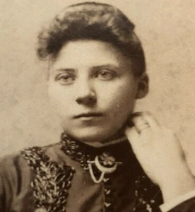 Antique Cabinet Card Photo Photograph Yankton, SD Beautiful Woman Beaded Dress   - Picture 1 of 8