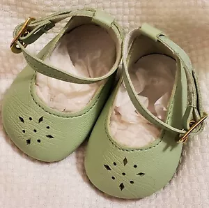 Nuevo en paquete Color Verde Claro Corte Diamante Correa al tobillo Zapatos de vestir ajustados Muñeca bebé pequeña - Imagen 1 de 1