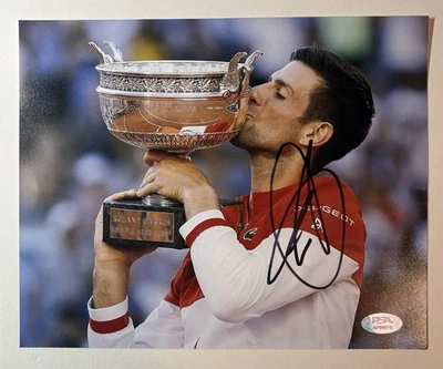 Fotografía de tenis firmada por Novak Djokovic 8x10 PSA/DNA Auto Serbia CABRA Foto 1 de 2