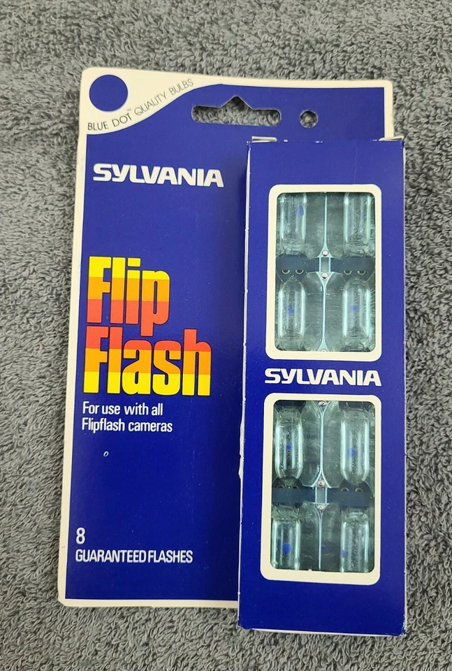 Vintage FLIP FLASH BAR Blue Dot SYLVANIA Camera 91660 Imperfect