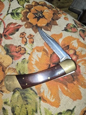 KA-BAR Lockblade Hunting Knife-Big 5'' Closed With 4'' Blade-Nice Wood Handle - Image 1 of 4