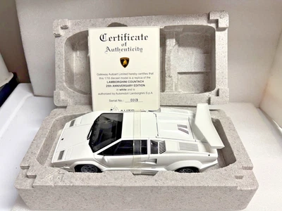 “Wolf of Wall-street” AUTOart Signature 74537 Lamborghini Countach 25 aniversario 1/18 Foto 1 de 4