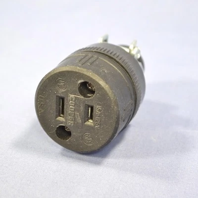 Conector de goma de hoja recta termoplástico Eagle 15A 125V NEMA 1-15R a granel 224 Foto 1 de 4