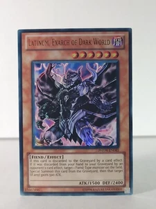 Latinum, Exarch of Dark World - PHSW-EN095 - edición ilimitada - Ultra raro - A - Imagen 1 de 5