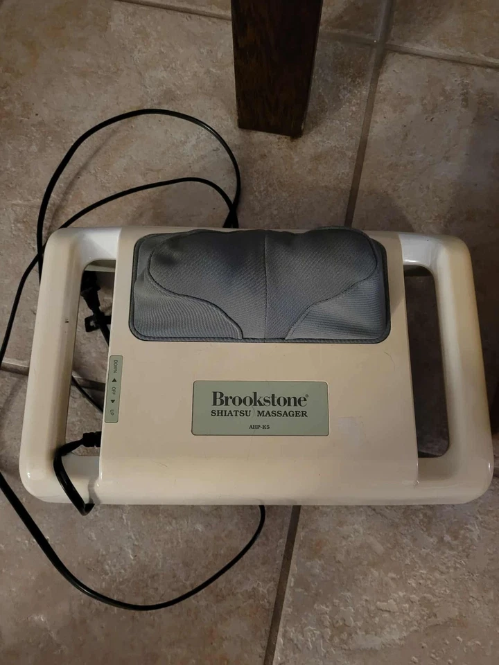 Masajeador Shiatsu Portátil BROOKSTONE Modelo AHP-K5 Probado Foto 1 de 3