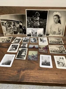1948 Foto große Sammlung hübsches kleines Mädchen spielt Schule, Hof, Kleid, Ohio - Bild 1 von 12