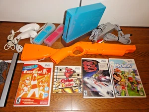 Nintendo Wii (RVL-101) Azul - Paquete de consola de juegos con 2 mandos y 4 juegos - Imagen 1 de 14