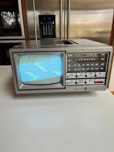 Vintage General Electric GE Portable TV AM/FM Radio Model No. 7-7150A Tested - Picture 1 of 17