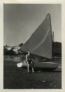 PHOTO ANCIENNE - VINTAGE SNAPSHOT - HOMME TORSE NU MUSCLE BATEAU VOILIER - BOAT - Imagen 1 de 1