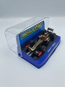 Brand New Scalextric Lotus F1 Team No10 Romain Grosjean C3261 - Picture 1 of 4