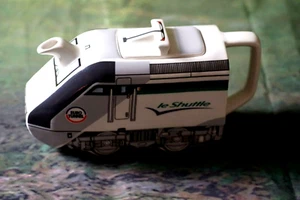 Vintage Le Shuttle Collectable Teapot, by James Sadler and Sons Porcelain - Picture 1 of 10