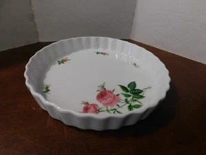 NICE--Christineholm Fluted Quiche Pie Pan Baking Dish White with Pink Roses-NICE - Picture 1 of 12