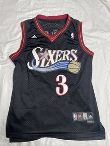 Camiseta Adidas Allen Iverson #3 Philadelphia 76ers Adulto Pequeña Negra Longitud +2 - Imagen 1 de 12