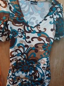 Sixteen Stretch Floral Top - Picture 1 of 11