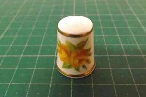 ROYAL WORCESTER FINGERHUT EINE SCHÖNE BLUMENSTUDIE FINGERHUT (4114) - Bild 1 von 5