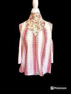 Candie's cold shoulder blouse - Picture 1 of 4