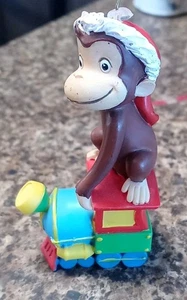 CG Película Universal Studios Curious George on a Train Resina Adorno de Navidad - Imagen 1 de 5
