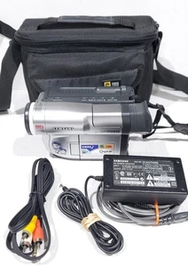 Samsung SC-L700 Hi-8 Camcorder 8mm Video Camera Hi8 & Video8 + Case - Picture 1 of 9