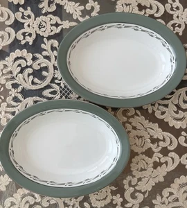 Wedgwood Halford Bone China ciotole ovali per verdure 9 7/8” x 7 3/4” set di 2 - Foto 1 di 7