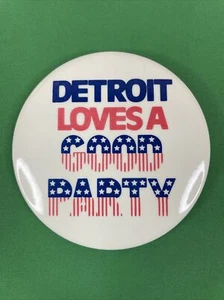 Prendedor de botón estilo político vintage DETROIT AMA UNA BUENA FIESTA -Política Americana - Imagen 1 de 6
