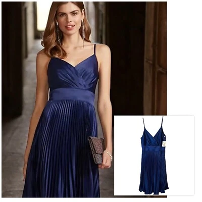 Vestido de Coquetel Davids Cetim Nupcial Tamanho 8 Azul Marinho Acordeão Plissado Alças Speghetti - Imagem 1 de 4