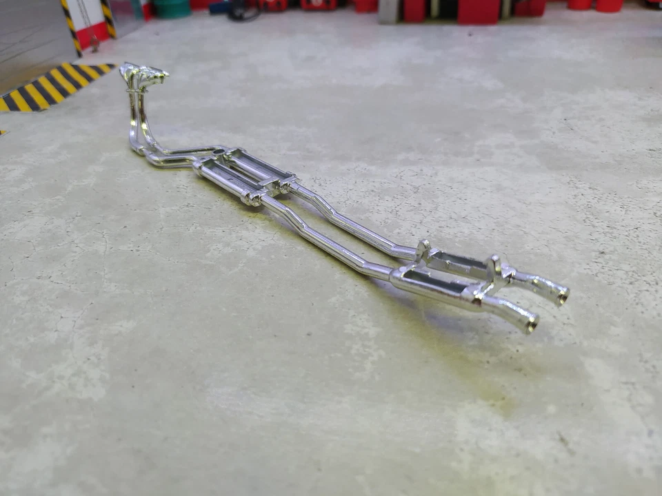 1/18 Ligne d'échappement complète Jaguar type E 1961 Bburago - Photo 1/1