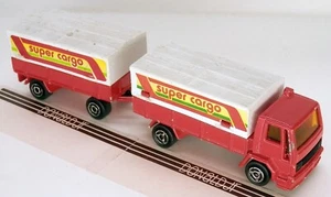 Camión cubierto Majorette No.366 Ford de carga (COE 1980) con remolque para cachorros escala 1:100 - Imagen 1 de 5