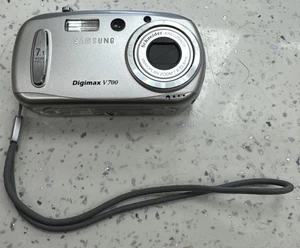 Samsung Digimax V700 7.1MP Compact Digital Camera Silver BODY ONLY - NO BATTERY - Picture 1 of 16