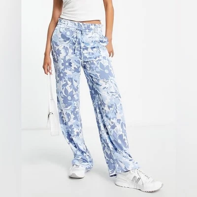 NWT Vero Moda Blue & White Floral Wide Leg Pants Elastic Waist Silky Feel XL - Image 1 of 4