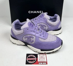 Taglia 41EU/11W - Sneakers basse Chanel in pelle scamosciata lilla CC🪻Vendita al dettaglio $1.500! - Foto 1 di 9