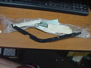 NOS RH Door Support Bracket Jaguar XJ6 XJ12 87-94 - Bild 1 von 2