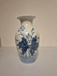 chinese Baluster Vase in Blue and White heavy Porcelain 9" - Picture 1 of 8